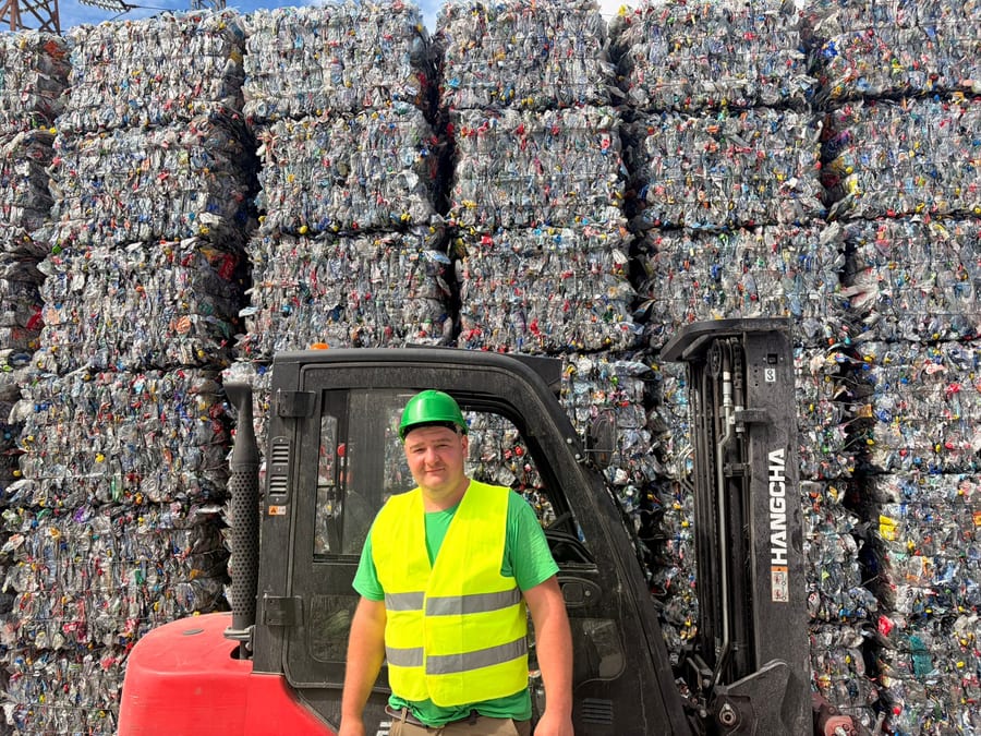 Baloți de PET pe platforma industrială de la Brad