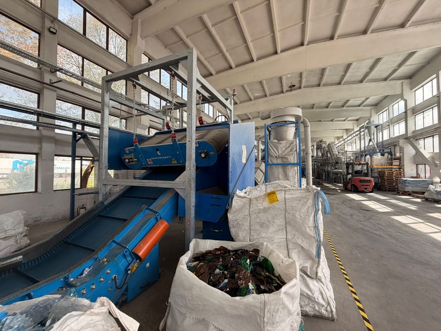 Separarea metalelor pe linia de reciclare PET